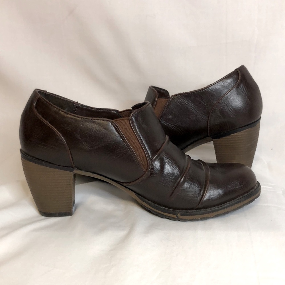 Brown White Mt Heels